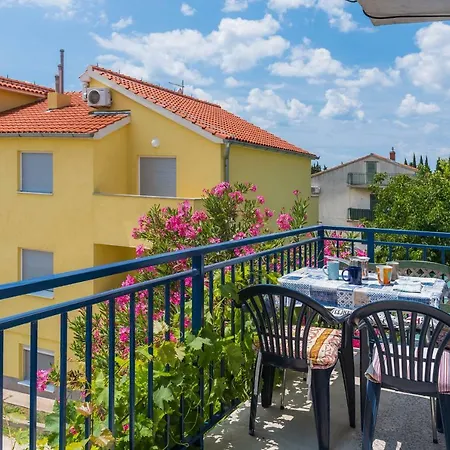 Oleander I Maslina * Vodice